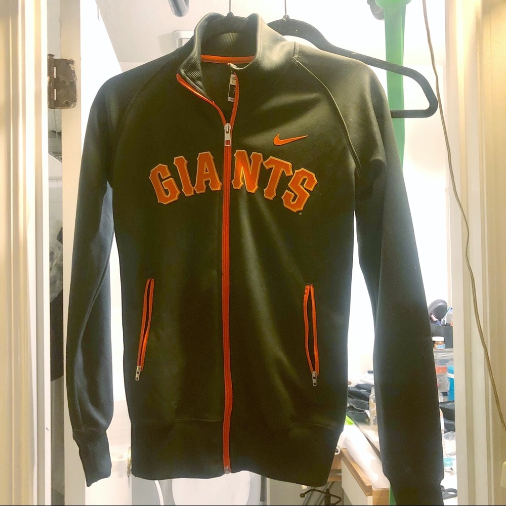 Giants zip up